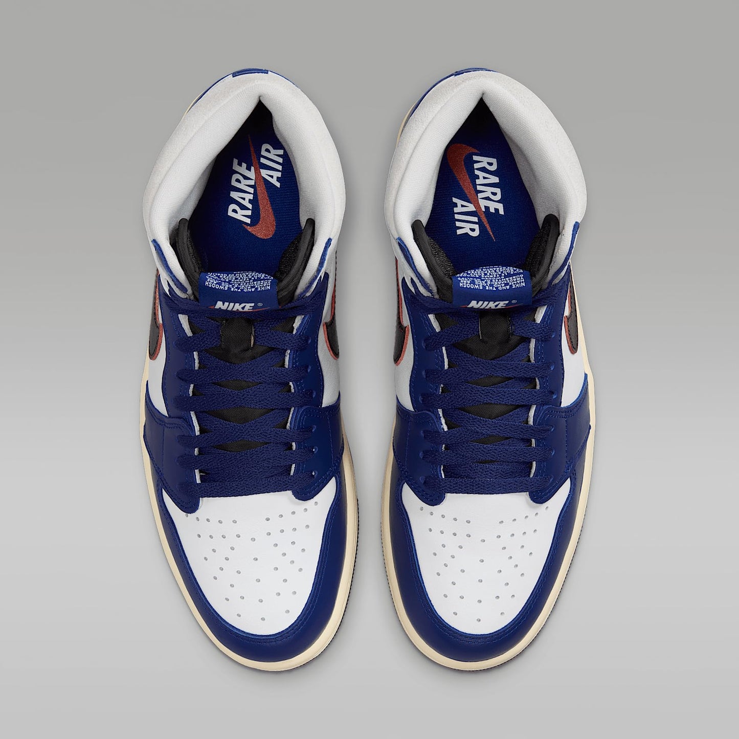 Air Jordan 1 High OG Rare Air Scarpe da uomo (DZ5485-100, Bianco/Grigio Neutro/Blu Reale scuro/Nero), Bianco/Grigio neutro/Blu reale scuro/Nero, 43 EU