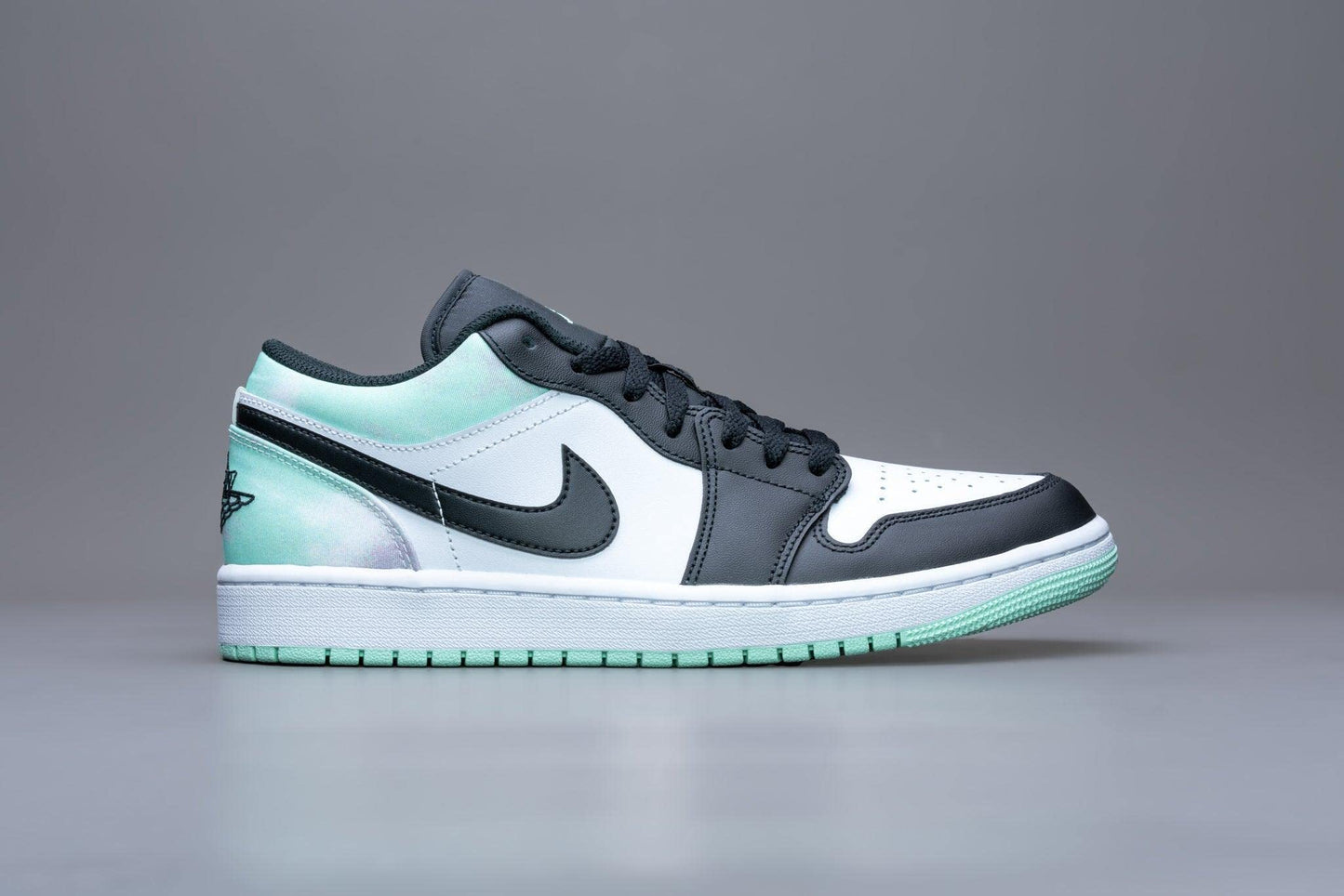 Nike Air Jordan 1 Low Scarpe da Uomo, Black/Black-University Blue, 40, Nero Nero Blu università, 44.5 EU